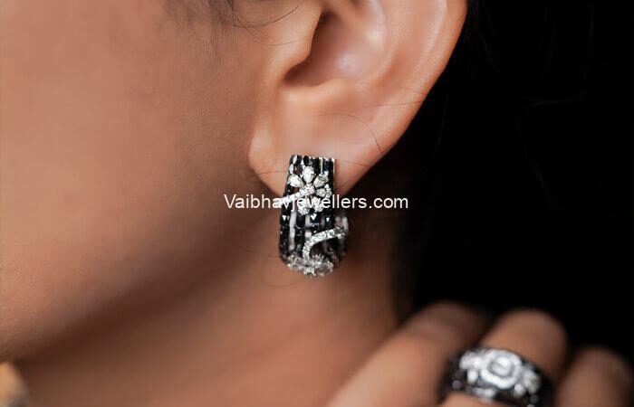 18Kt Beautiful Black Beaded Floral Diamond Earrings