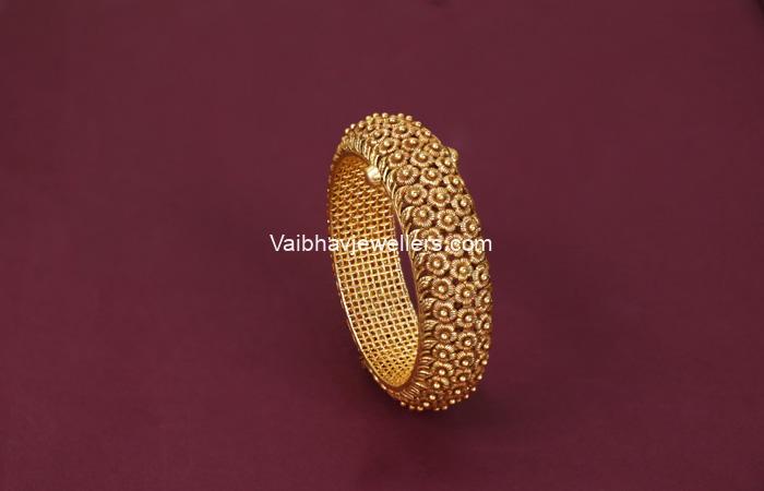 22Kt Gold Elegant Antique Designer Bangle