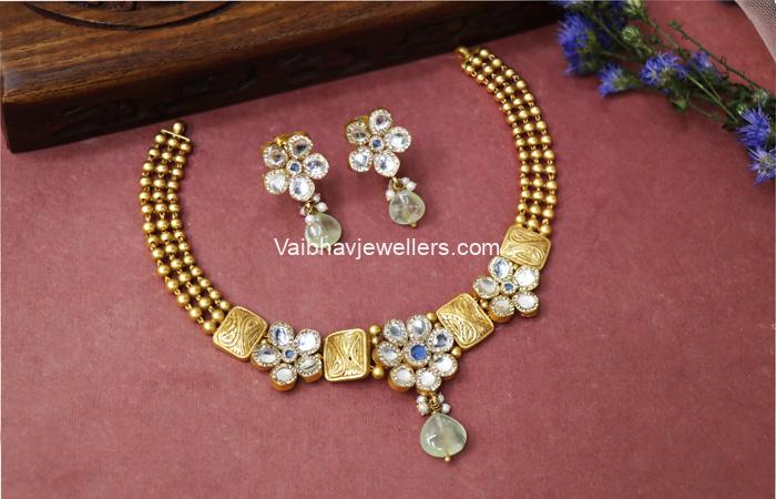 Vaibhav Jewellers 22Kt Antique Gold Kundan Necklace