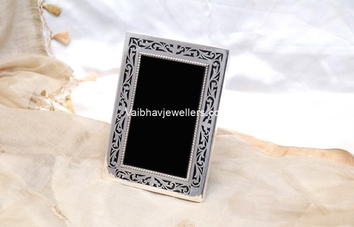 Vaibhav Jewellers Silver Engraved Fancy Photo Frame