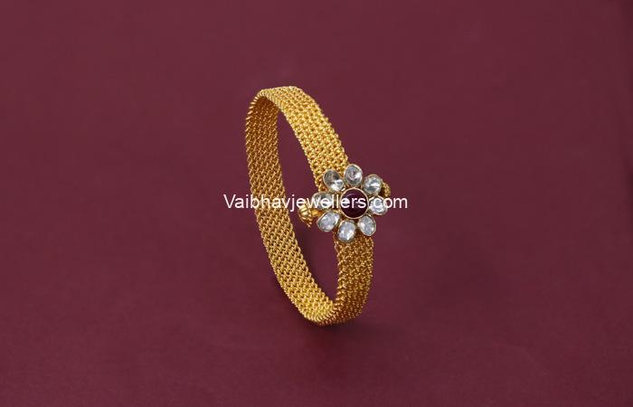 22Kt Gold Pachi Polki Screw Type Open Kada