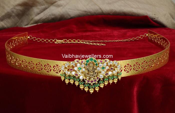 Vaibhav Jewellers 22K Temple Convertible Vaddanam cum Ganesh Pendant