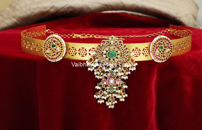Vaibhav Jewellers 22Kt Convertible Vaddanam cum Pachi work Pendnat Set