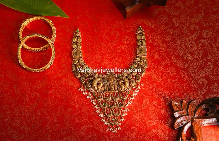 Majestic Dynasty Antique Gold Haram