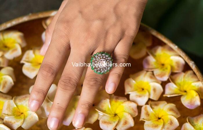 18Kt Dazzling Blossom Diamond Cocktail Ring