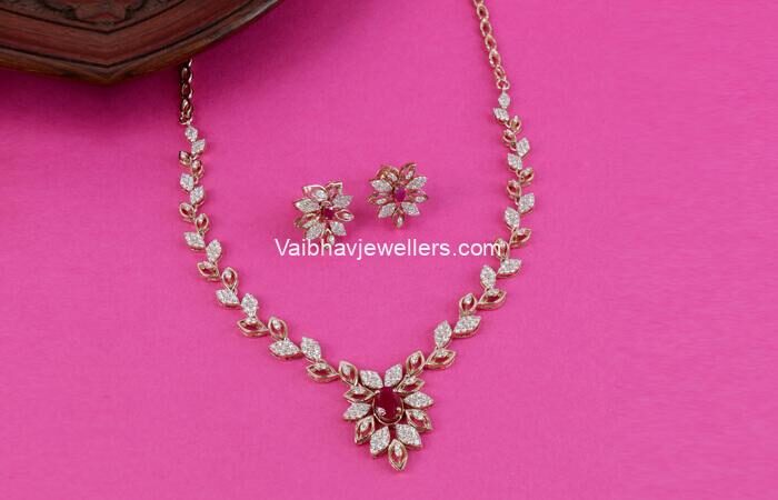 18Kt Luminous Leaf Garland Diamond Necklace 159VG6572