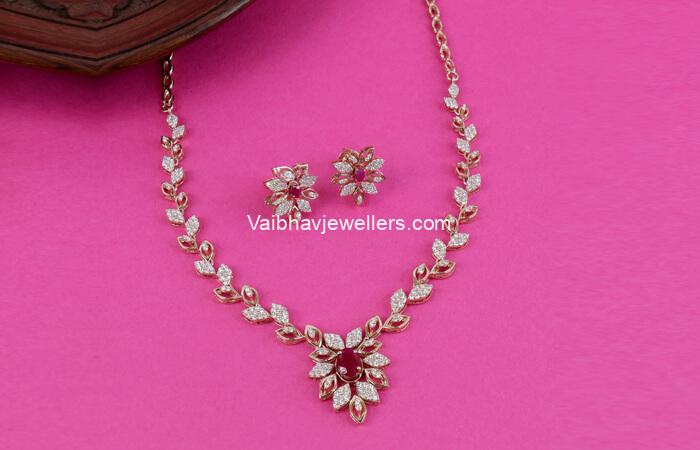 18Kt Luminous Leaf Garland Diamond Necklace 159VG6572