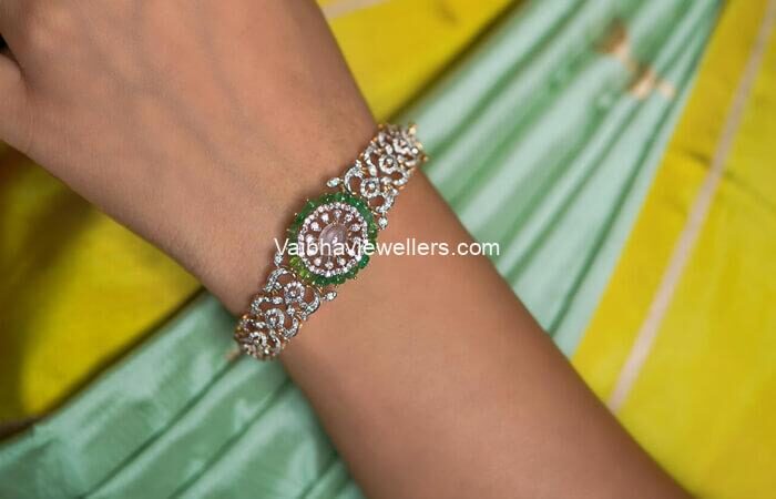 18Kt Splendid Floral Broad Diamond Kada
