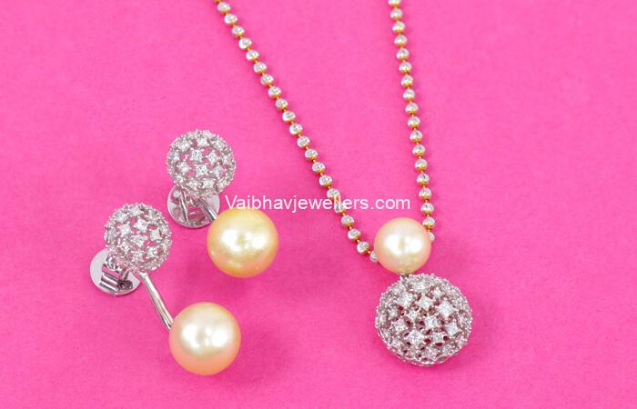18Kt Pearl Drop Diamond Pendant Set With Italian Chain 166JG7127