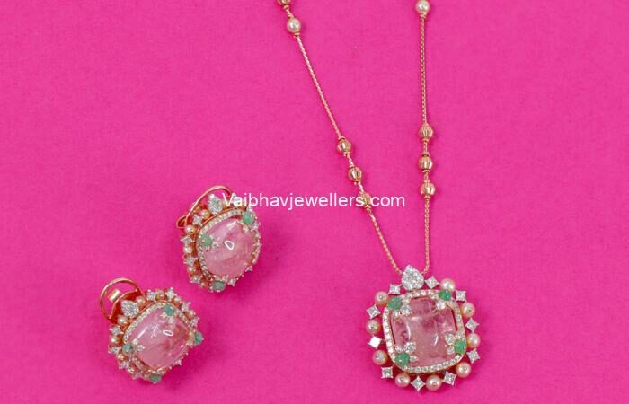 18Kt Gold Breathtaking Diamond Pendant Set 618VA455