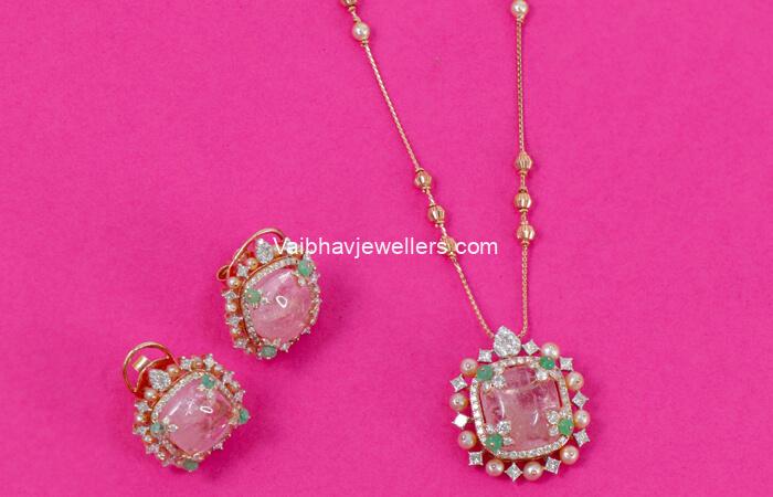 18Kt Gold Breathtaking Diamond Pendant Set 618VA455