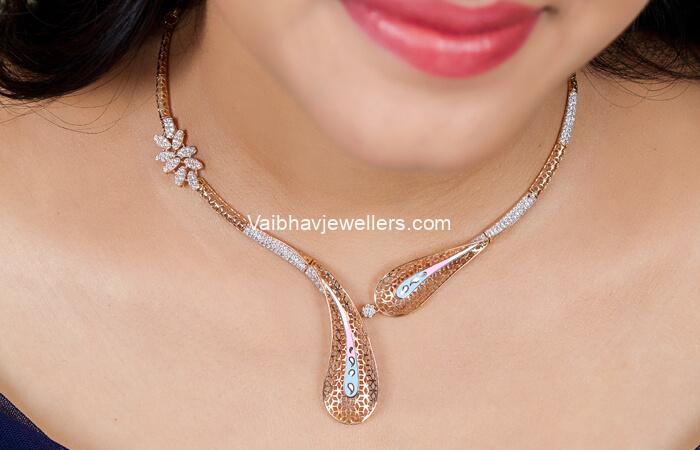 Dazzling Glamour Gold Kante Necklace Set