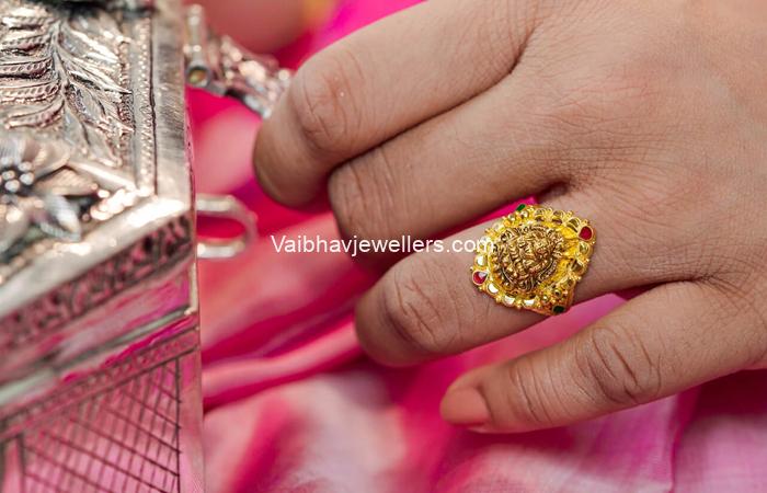 Plain Gold Lakshmi Ring