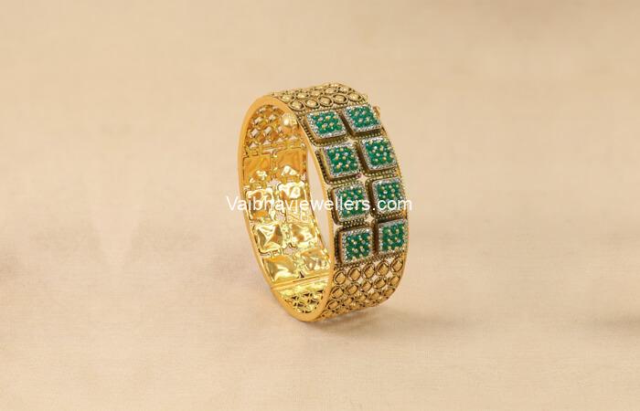22Kt Antique Gold Bridal Kundan Bangle