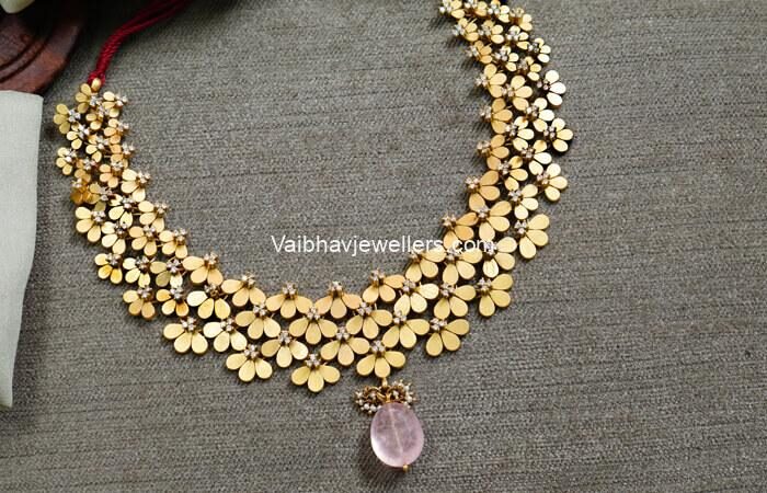 Elegant Classy Gold Floral Necklace